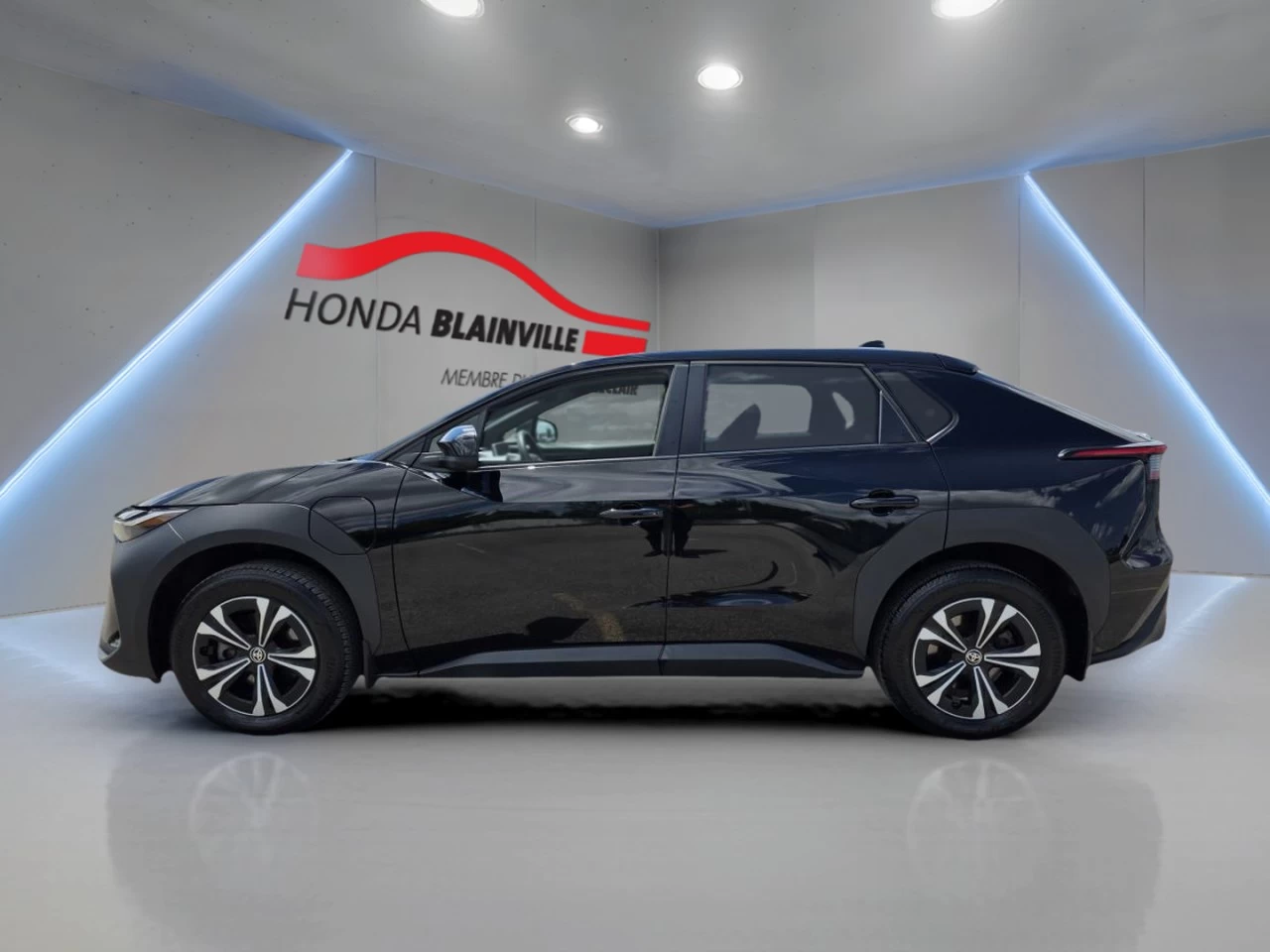 2023 Toyota bZ4X L FWD Image principale
