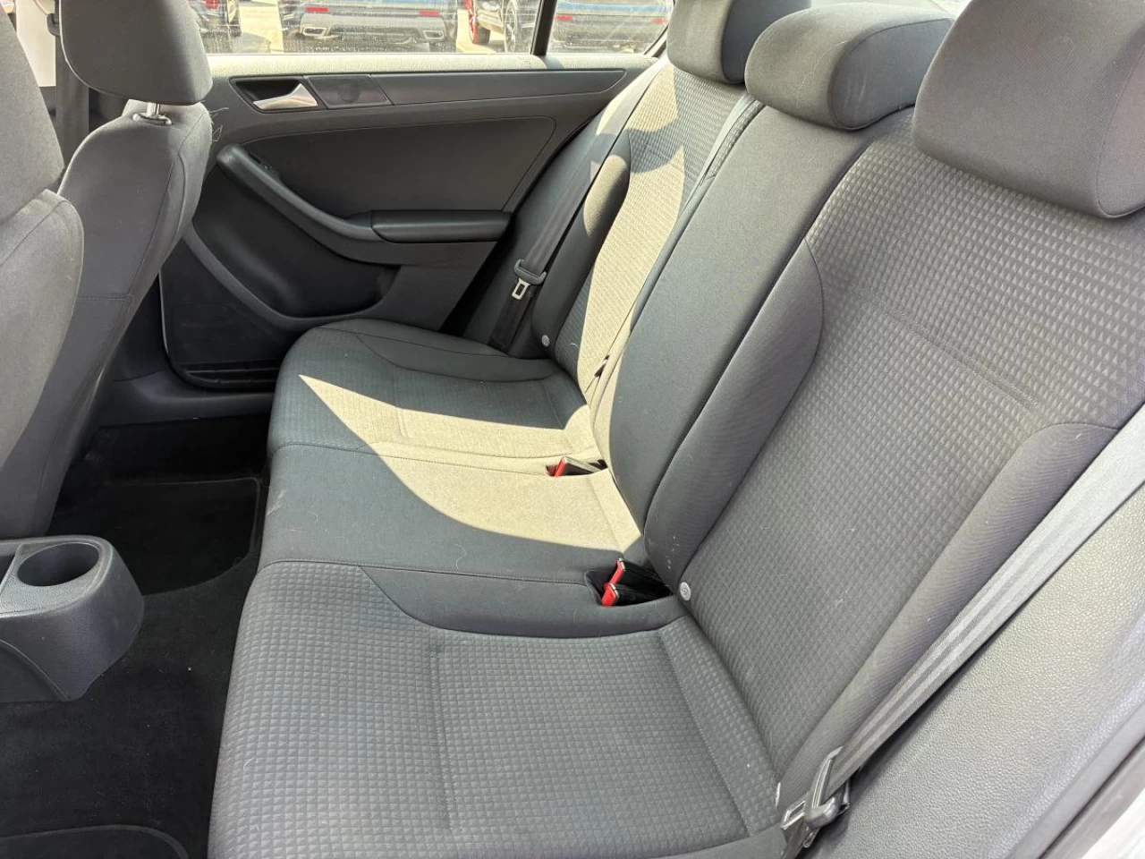 2015 Volkswagen Jetta 4dr 2.0L Auto Trendline+ Main Image