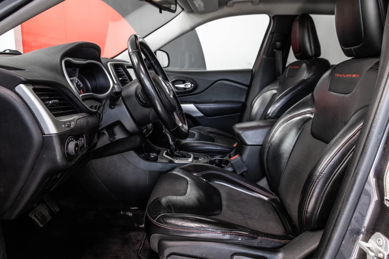 2017 Jeep Cherokee 4WD Trailhawk WOW Main Image