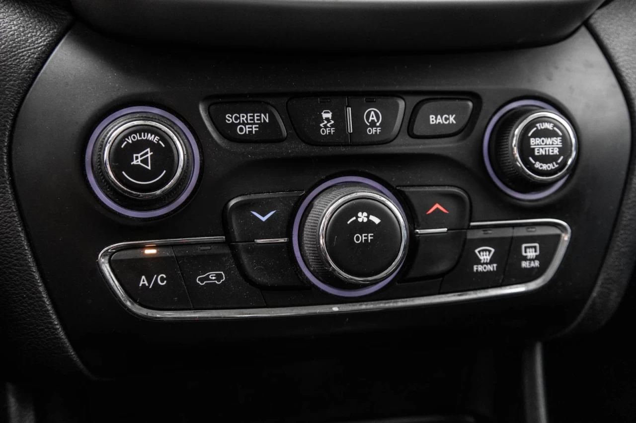2017 Jeep Cherokee 4WD Trailhawk WOW Main Image