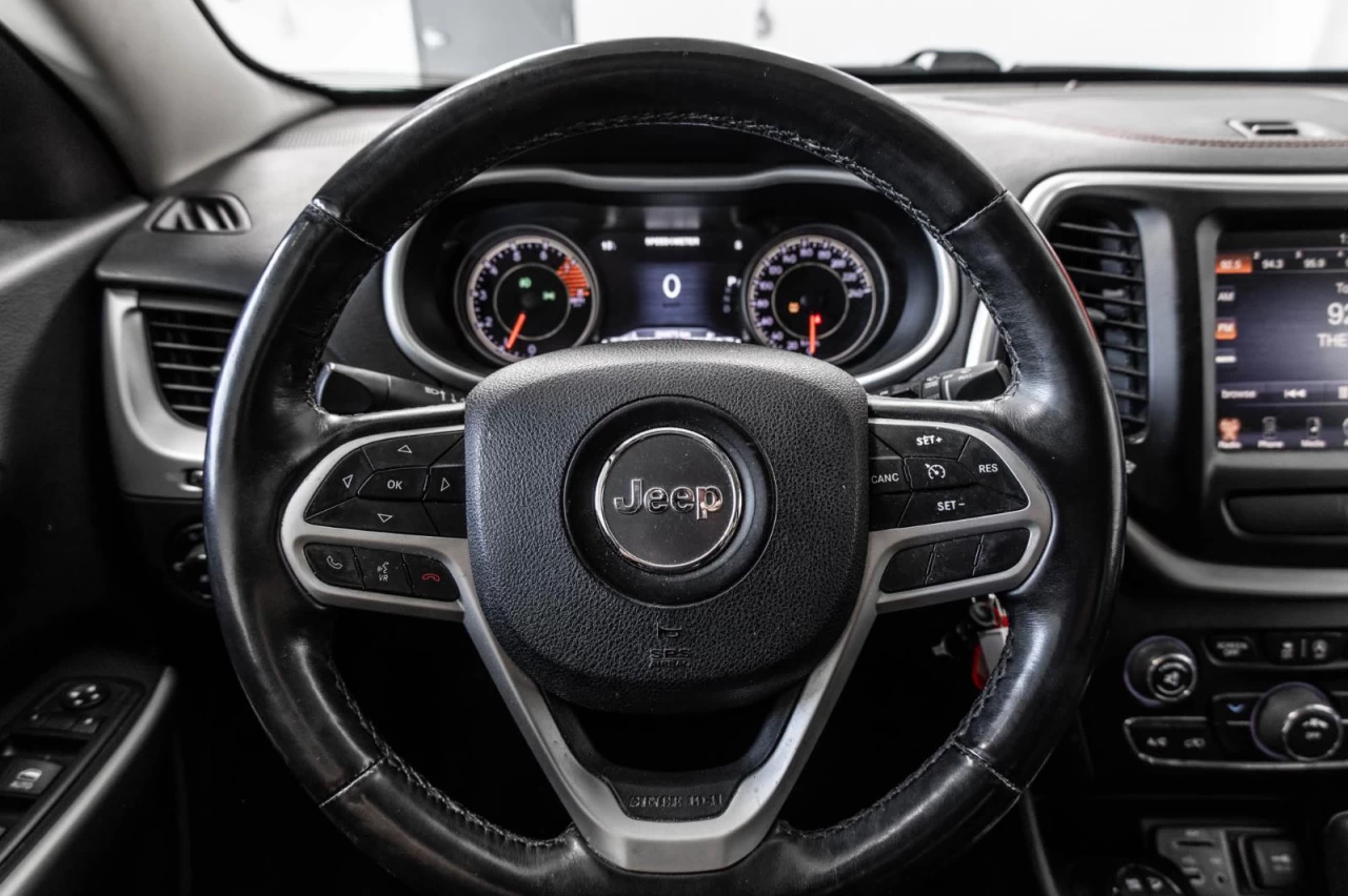 2017 Jeep Cherokee 4WD Trailhawk WOW Main Image
