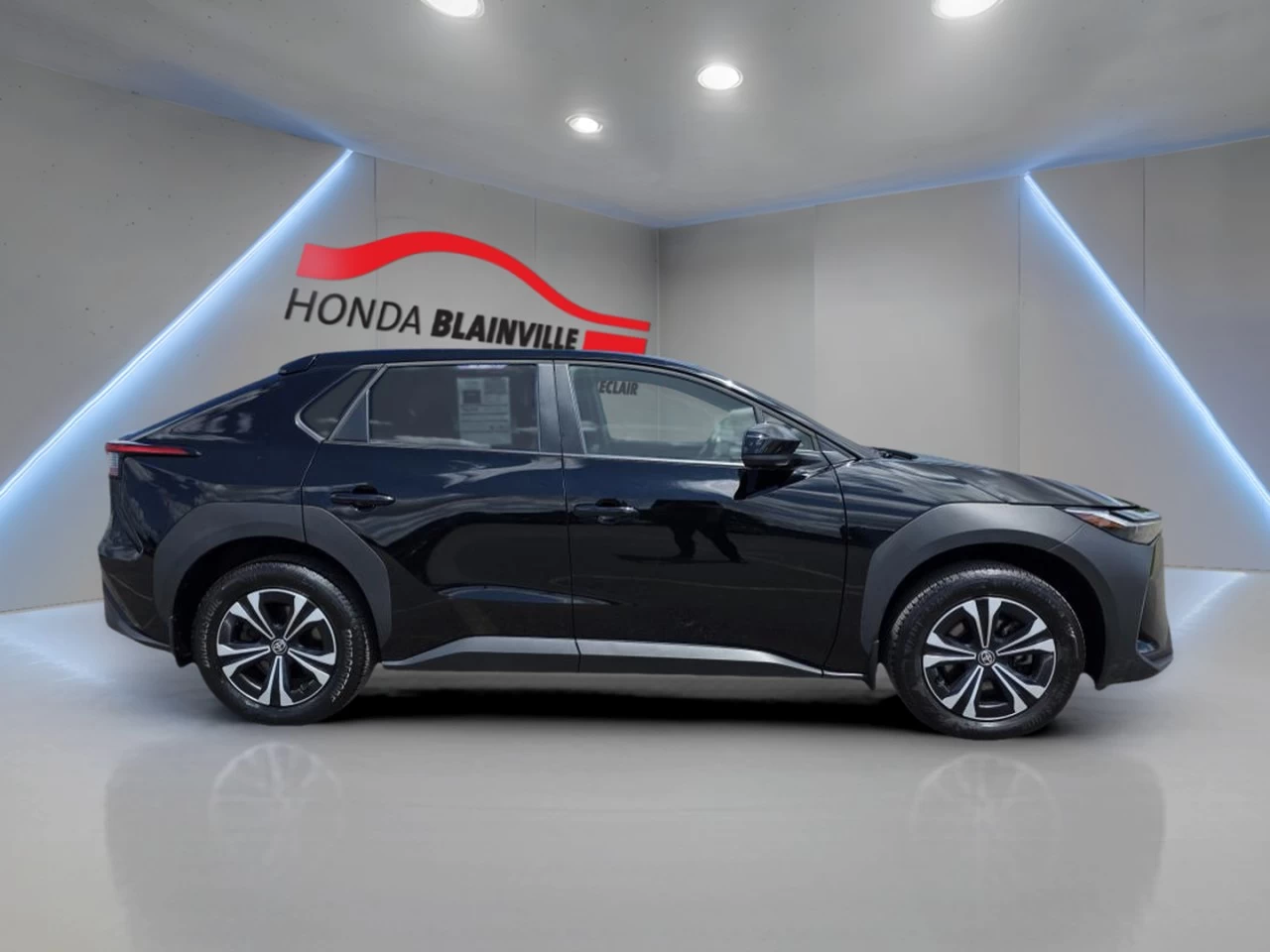 2023 Toyota bZ4X L FWD Main Image