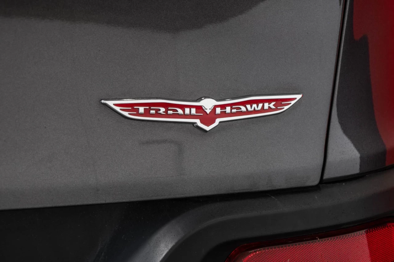 2017 Jeep Cherokee 4WD Trailhawk WOW Main Image