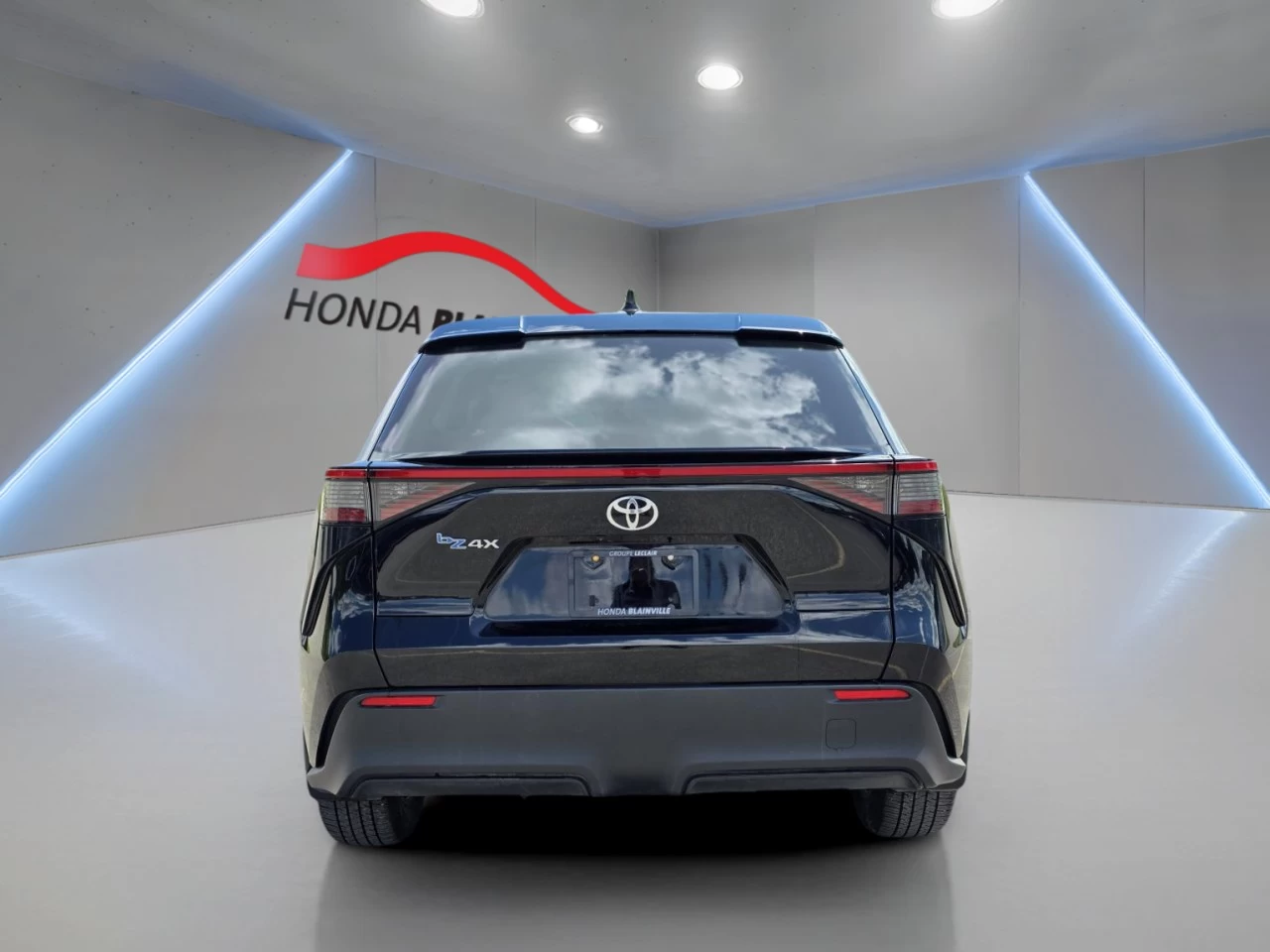 2023 Toyota bZ4X L FWD Main Image