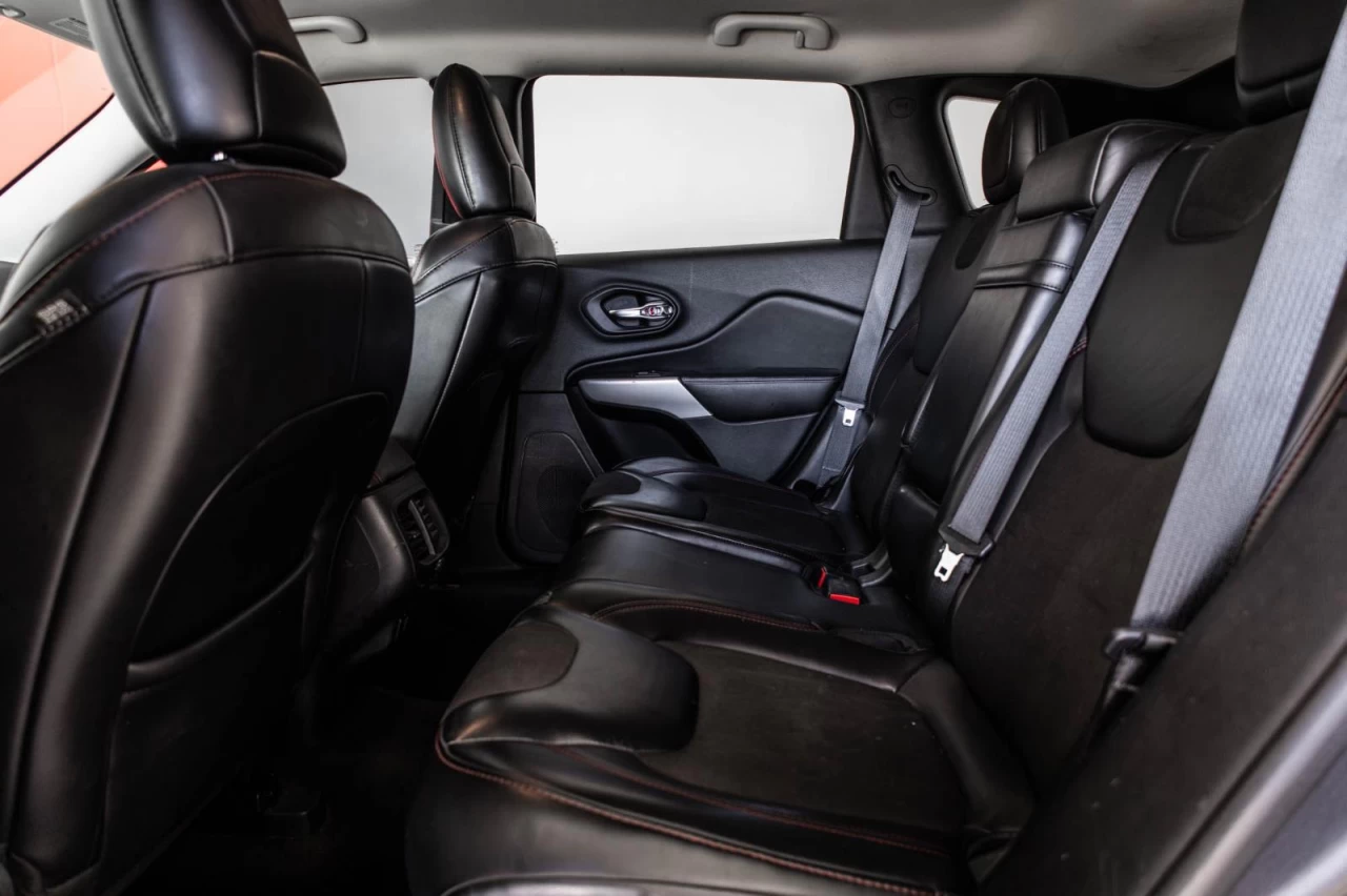 2017 Jeep Cherokee 4WD Trailhawk WOW Main Image