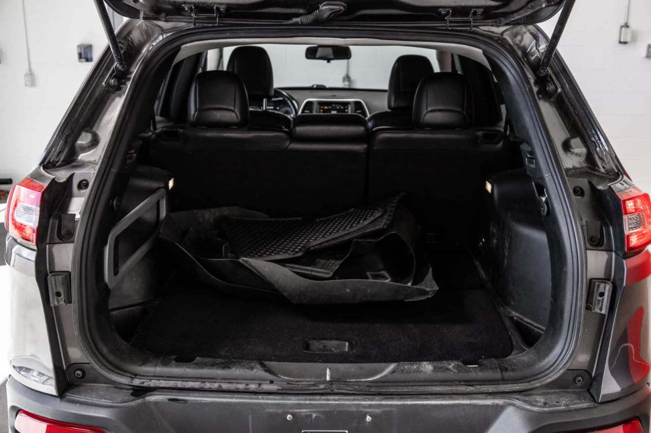 2017 Jeep Cherokee 4WD Trailhawk WOW Main Image