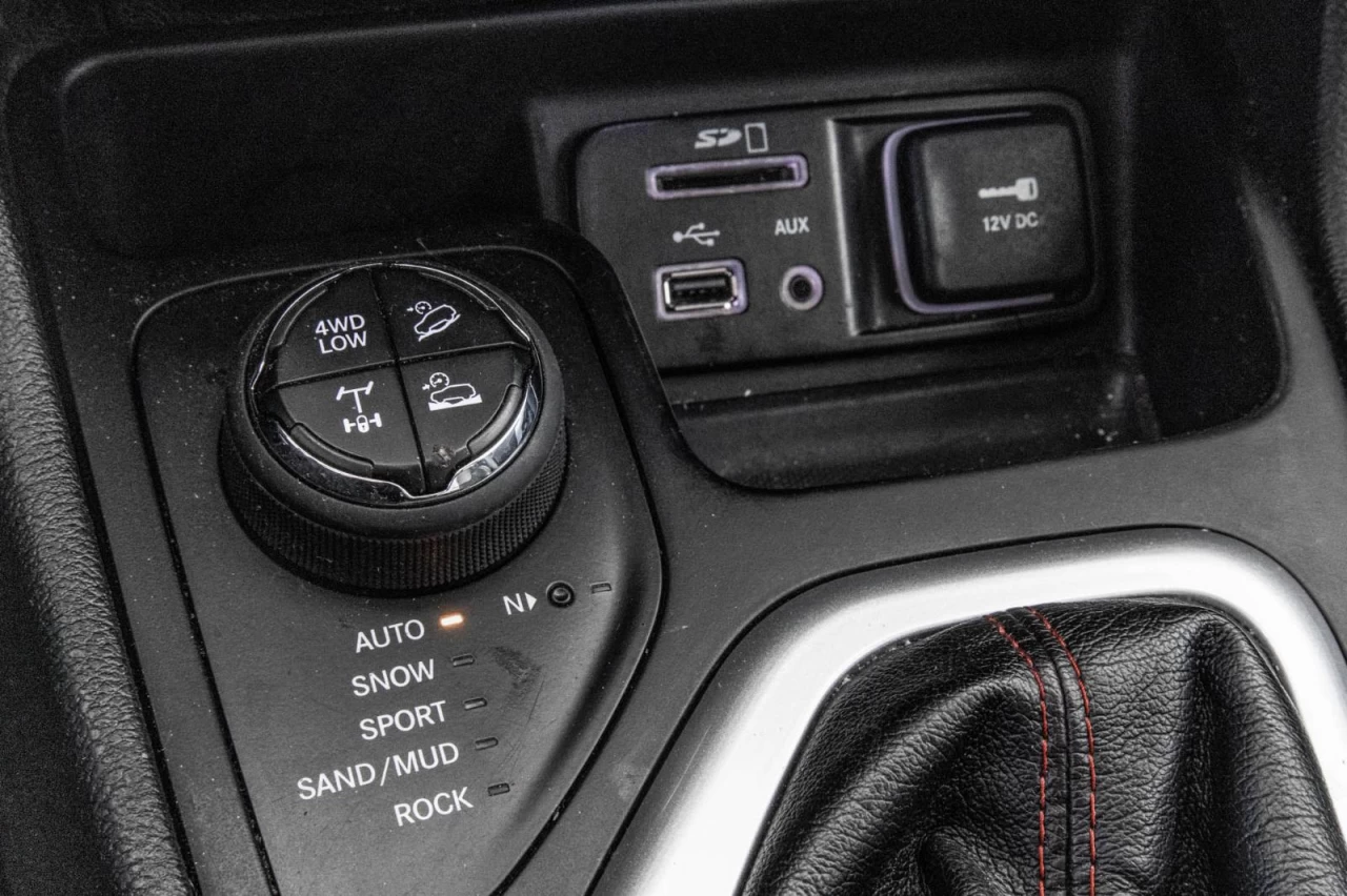 2017 Jeep Cherokee 4WD Trailhawk WOW Main Image