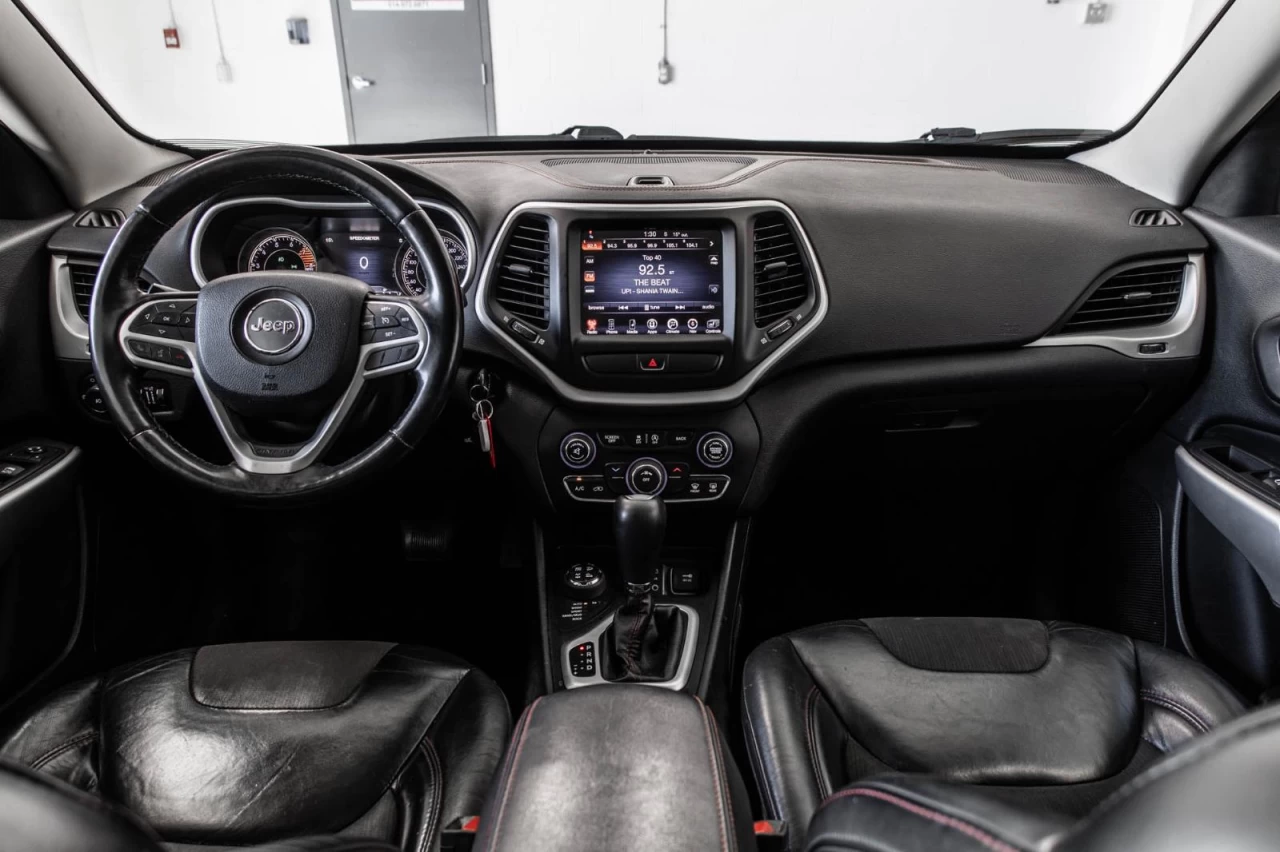 2017 Jeep Cherokee 4WD Trailhawk WOW Main Image