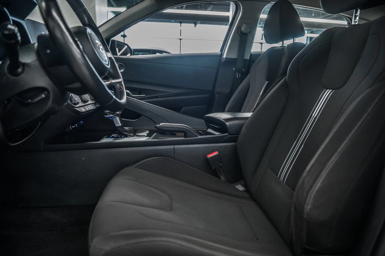 2021 Hyundai Elantra Preferred Main Image
