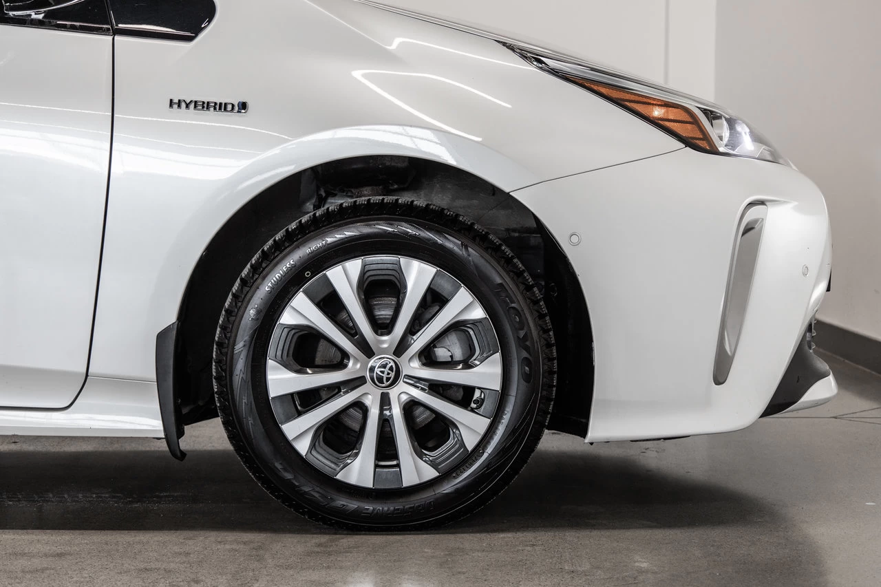 2019 Toyota Prius Tech. E-Awd Main Image