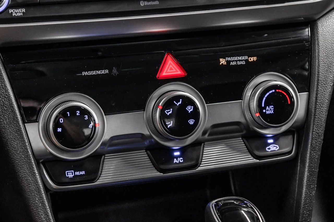 2020 Hyundai Elantra Essential Main Image