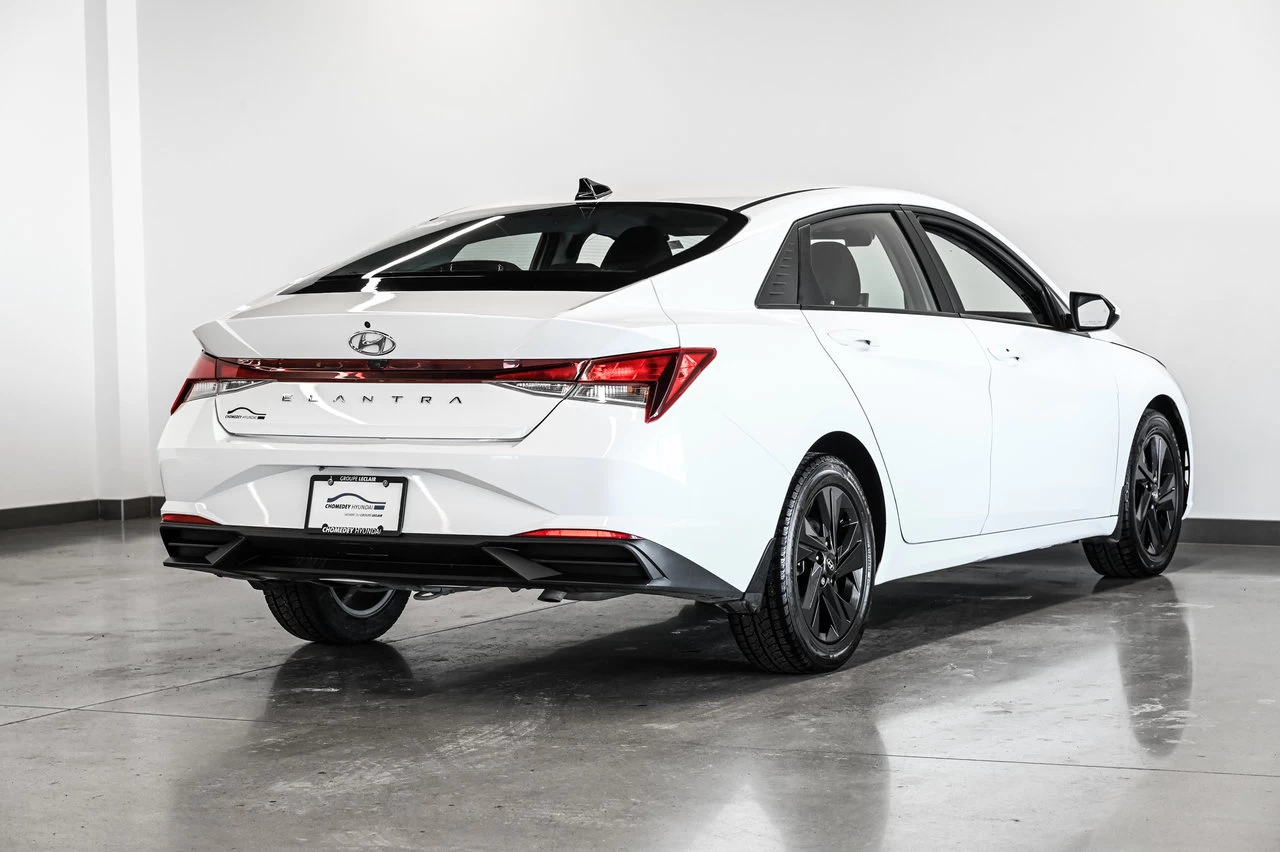 2023 Hyundai Elantra Preferred Image principale