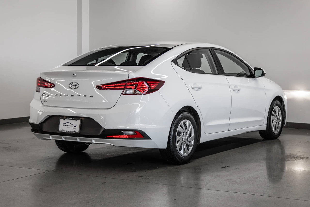 2020 Hyundai Elantra Essential Main Image