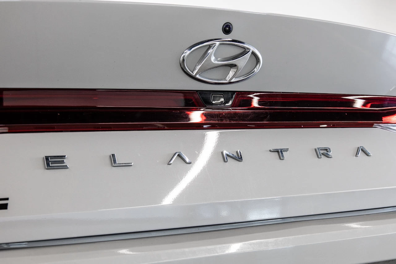 2022 Hyundai Elantra Preferred Main Image