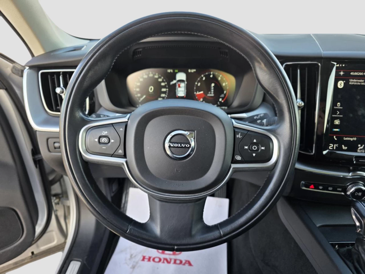 2019 Volvo XC60 T6 AWD Momentum Image principale