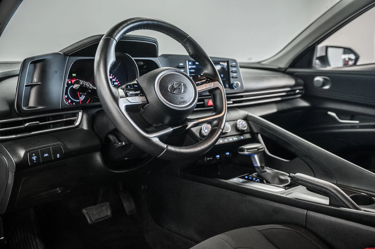 2022 Hyundai Elantra Preferred Image principale