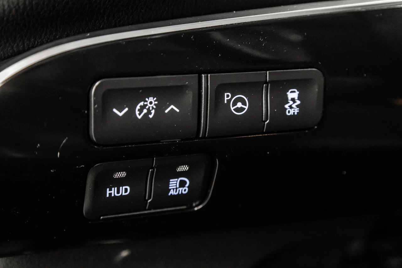 2019 Toyota Prius Tech. E-Awd Main Image