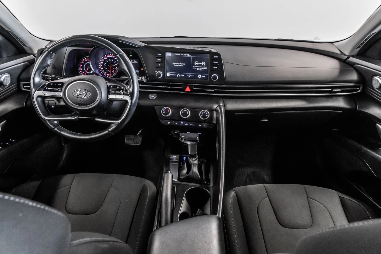 2022 Hyundai Elantra Preferred Main Image