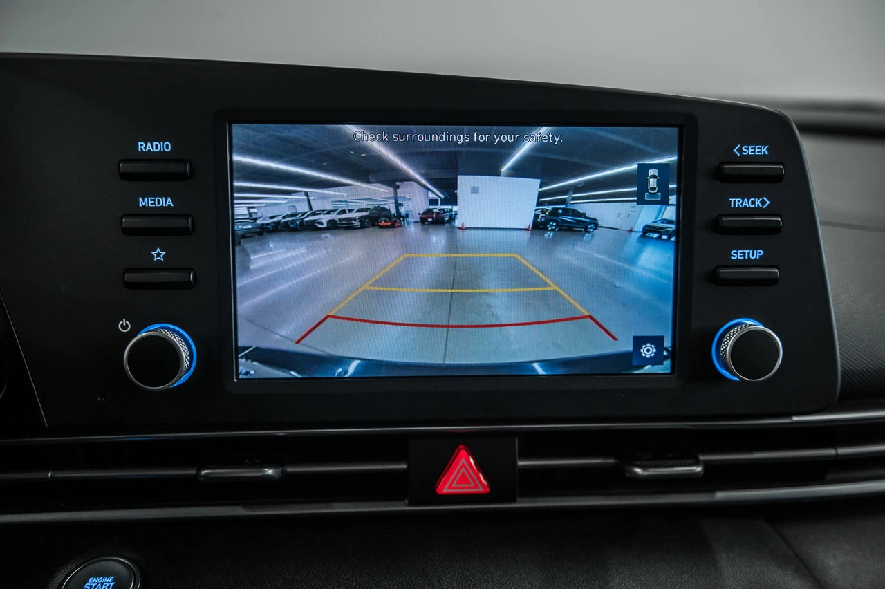 2021 Hyundai Elantra Preferred Main Image