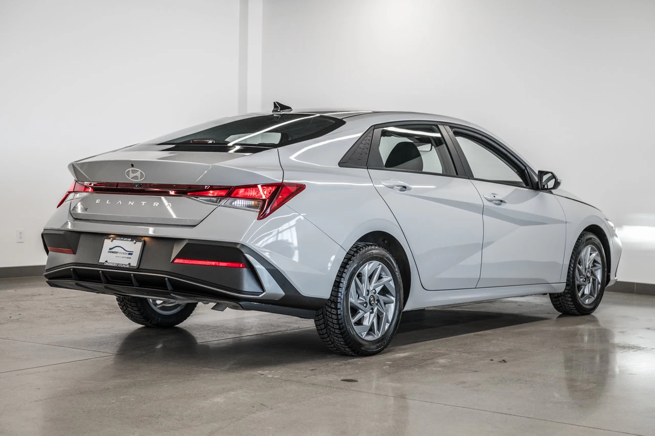 2025 Hyundai Elantra Preferred Main Image
