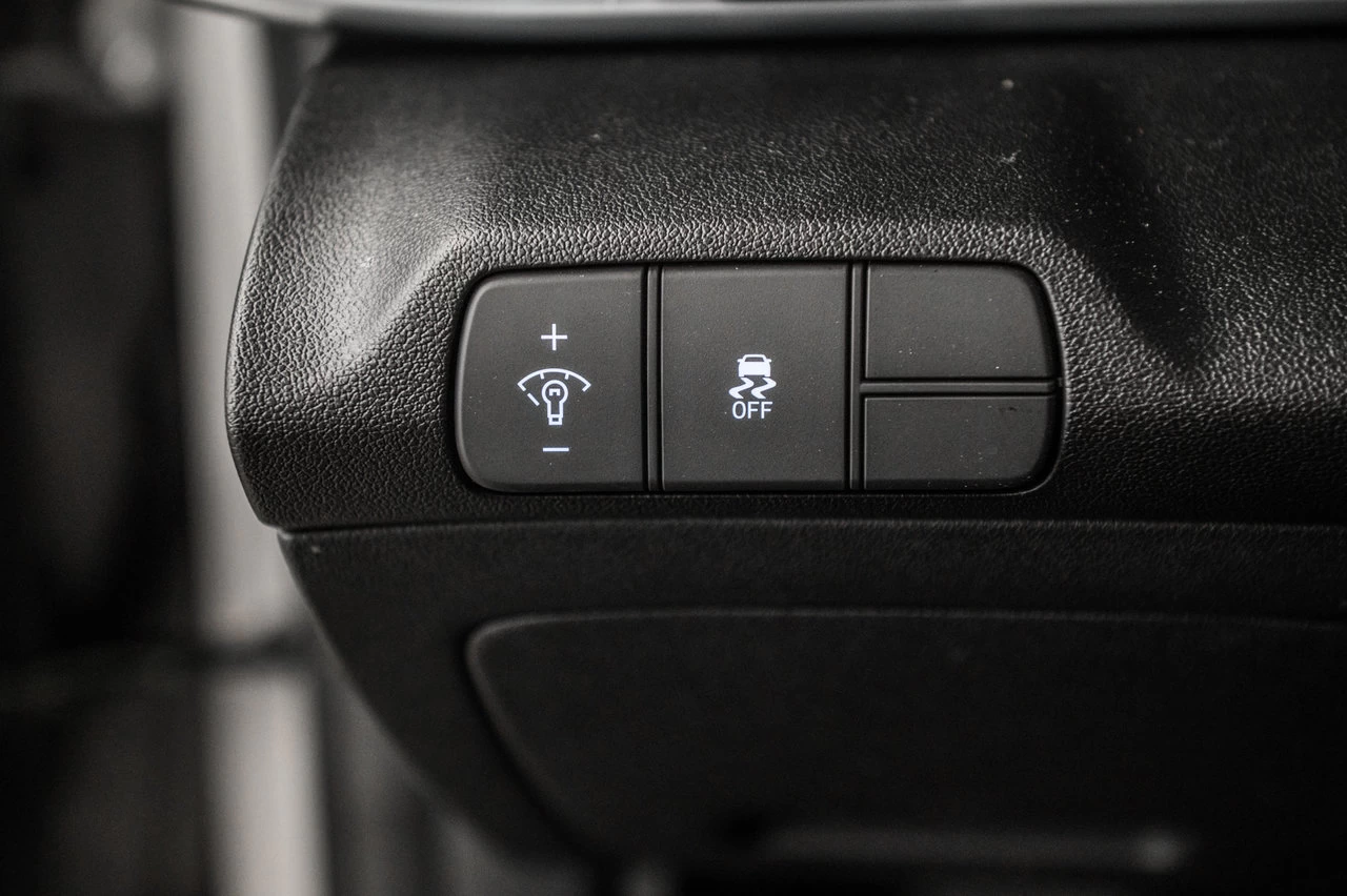 2025 Hyundai Elantra Preferred Main Image