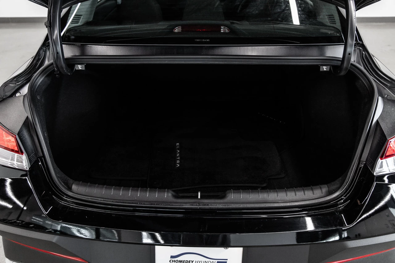 2024 Hyundai Elantra Essential Main Image