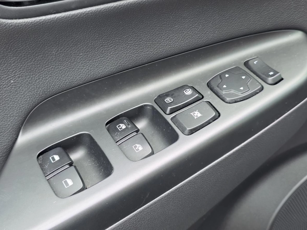 2023 Hyundai Kona electric Ultimate FWD Main Image