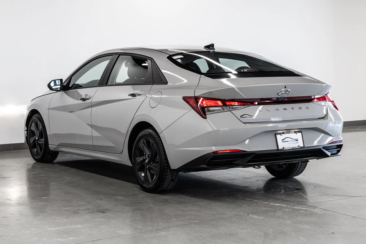 2022 Hyundai Elantra Preferred Main Image