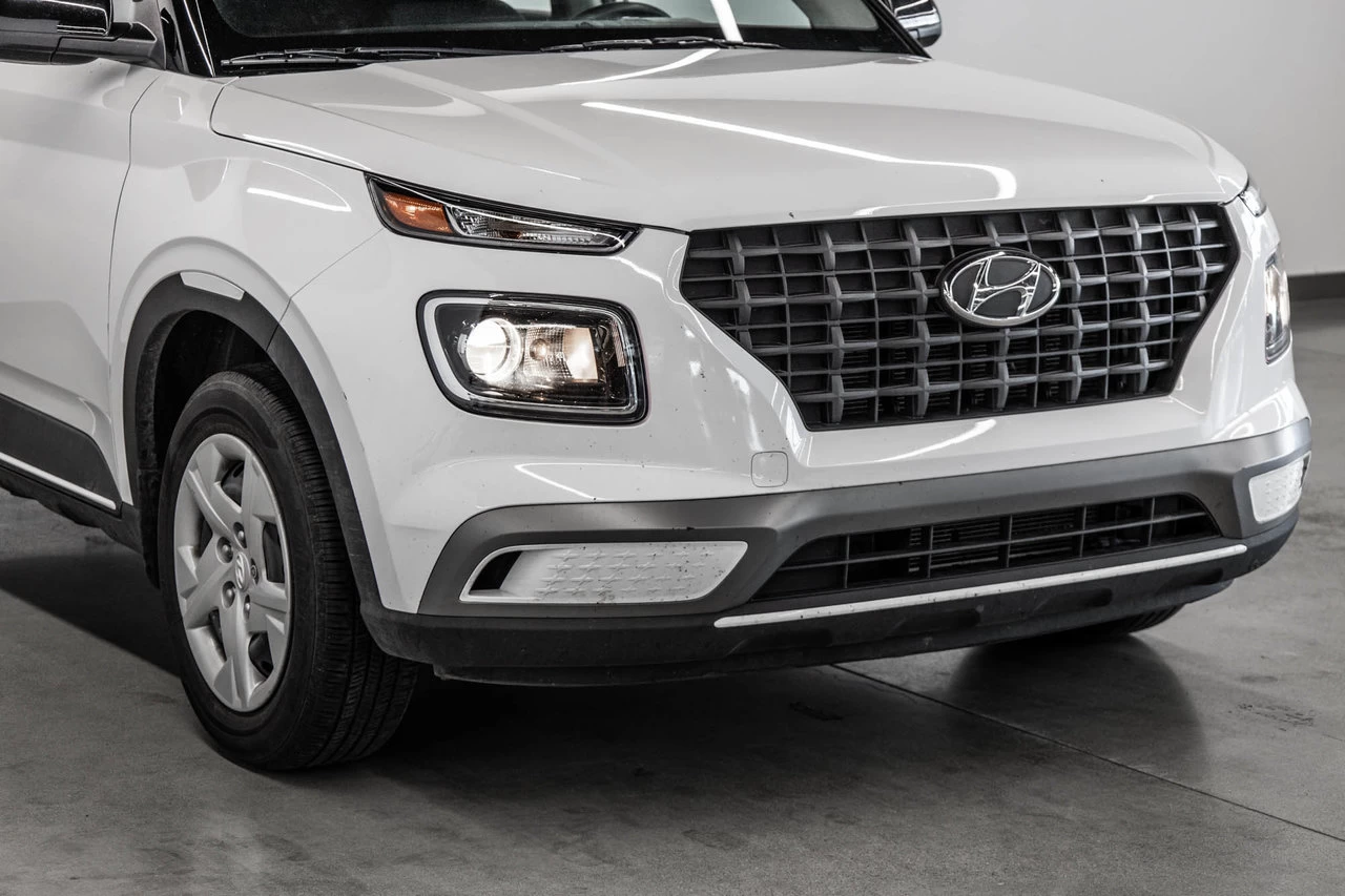 2023 Hyundai Venue Essential Main Image