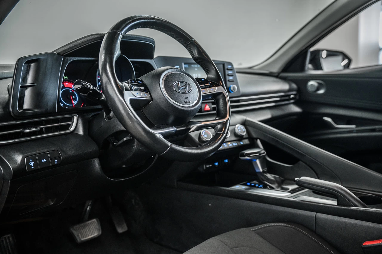 2021 Hyundai Elantra Preferred Main Image