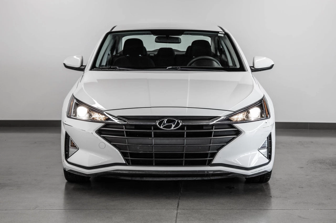2020 Hyundai Elantra Essential Main Image