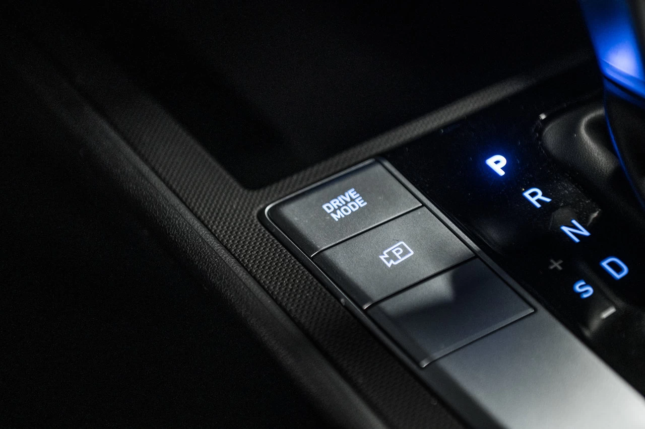 2025 Hyundai Elantra Preferred Main Image