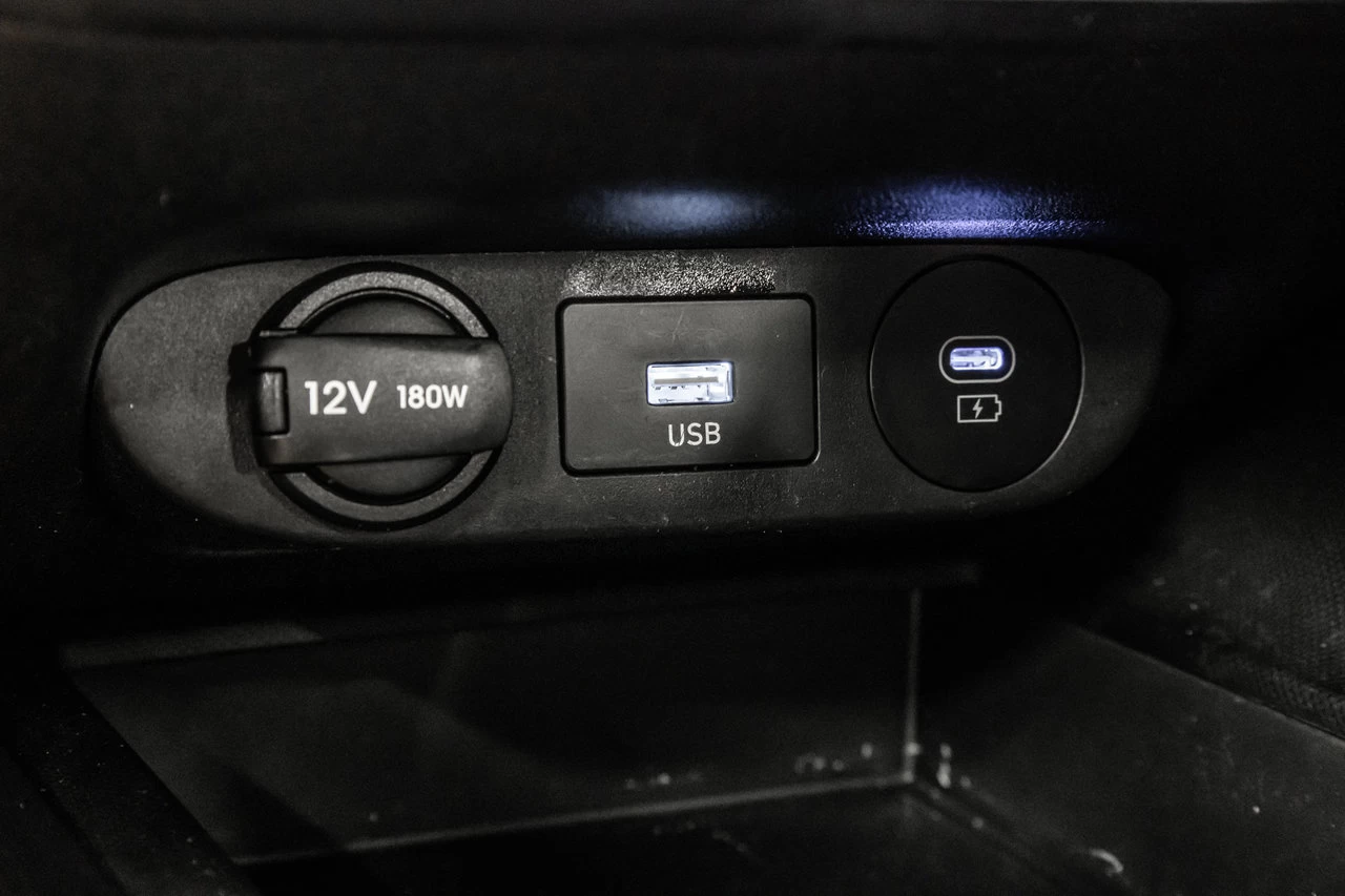 2024 Hyundai Elantra Essential Main Image