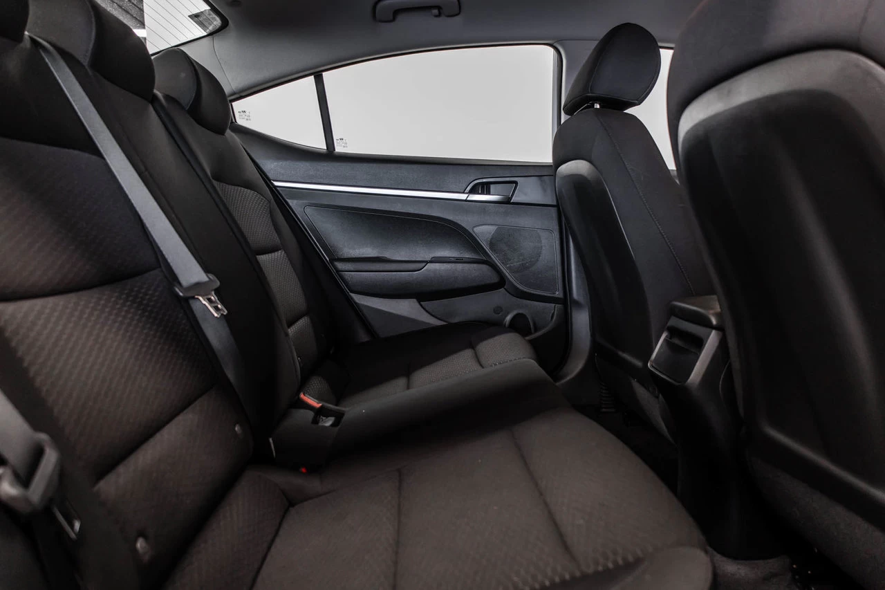 2020 Hyundai Elantra Essential Main Image