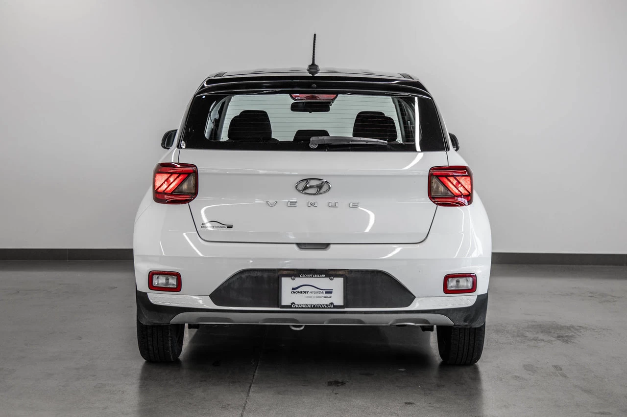 2023 Hyundai Venue Essential Main Image