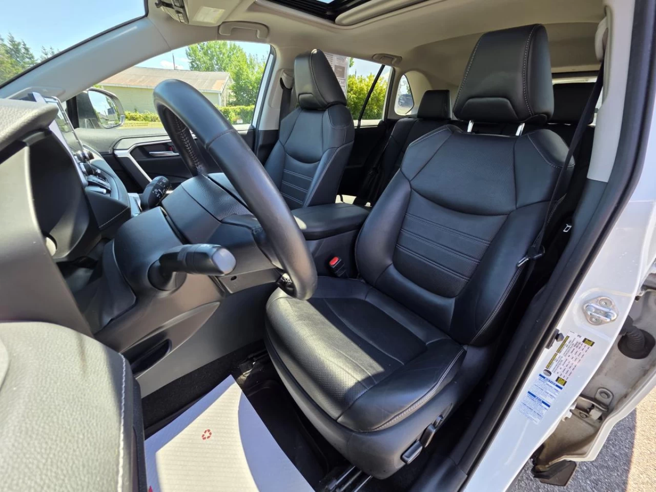 2019 Toyota RAV4 AWD Hybrid Limited Image principale