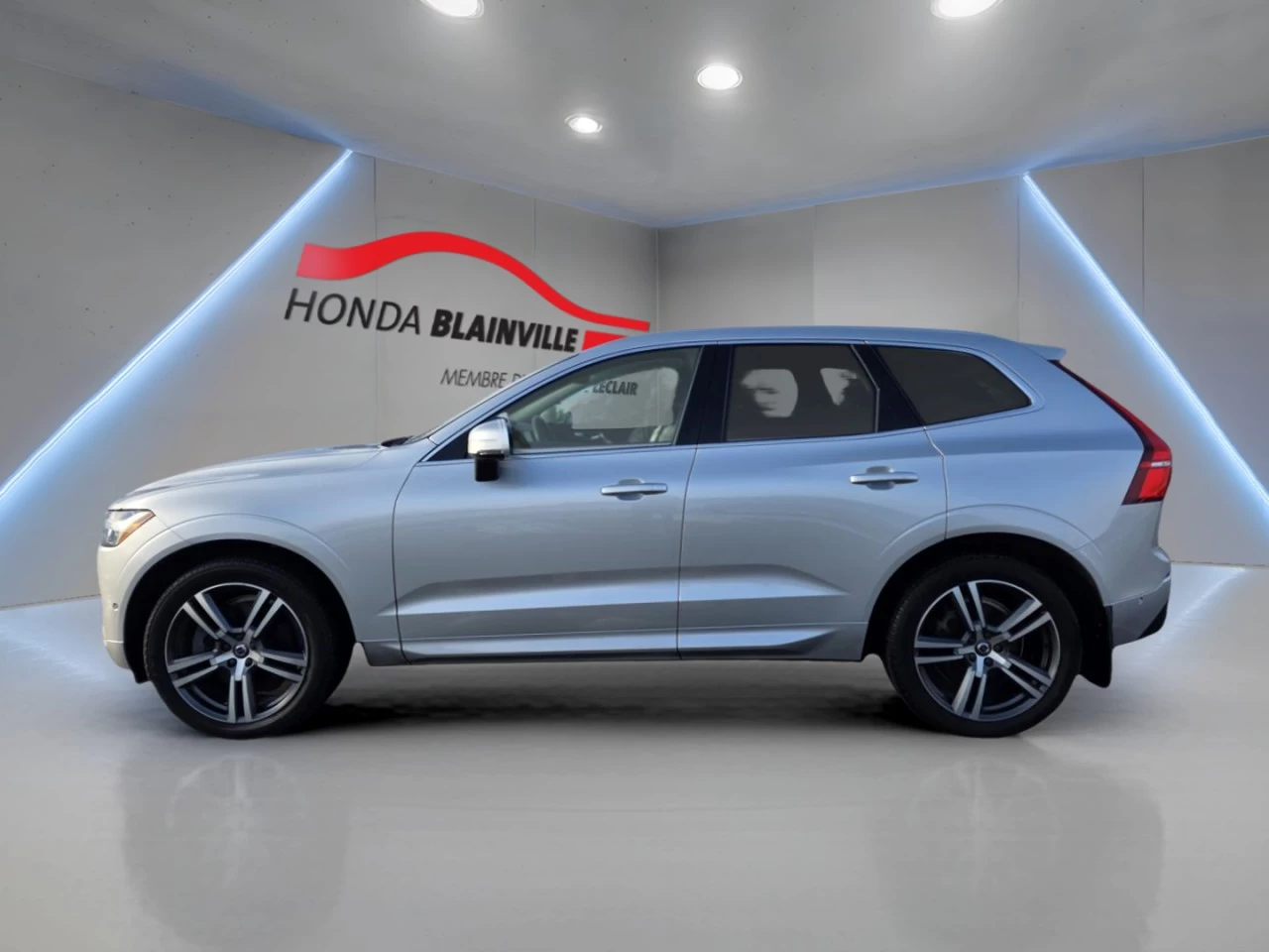 2019 Volvo XC60 T6 AWD Momentum Image principale