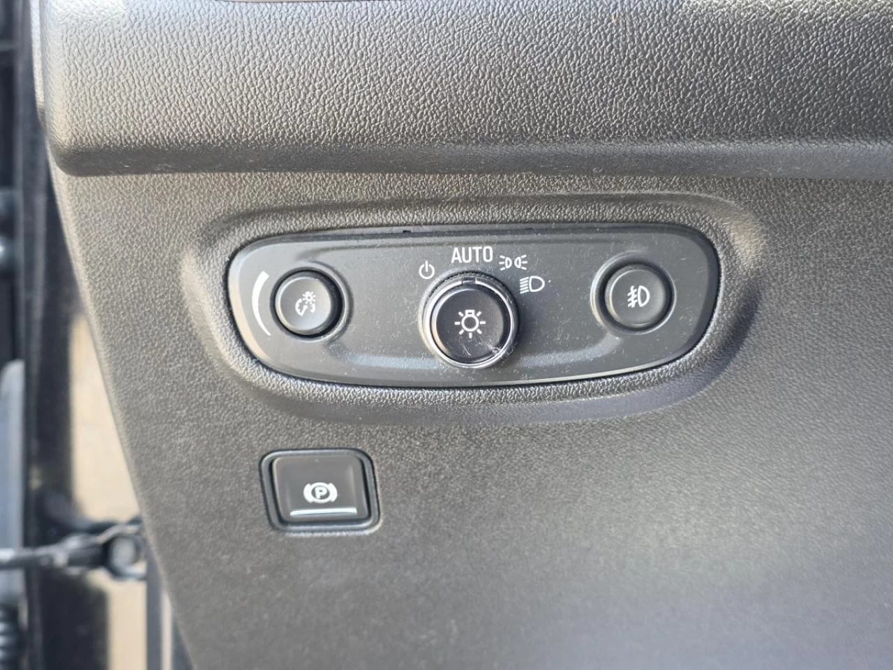 2023 GMC Terrain AWD AT4 Image principale