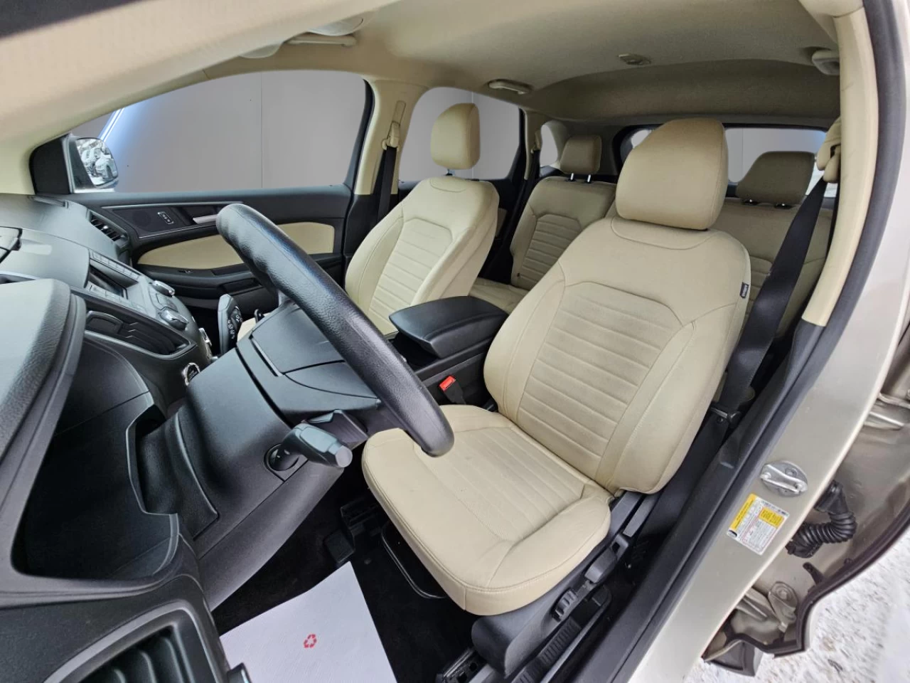 2017 Ford Edge 4dr SE FWD Image principale