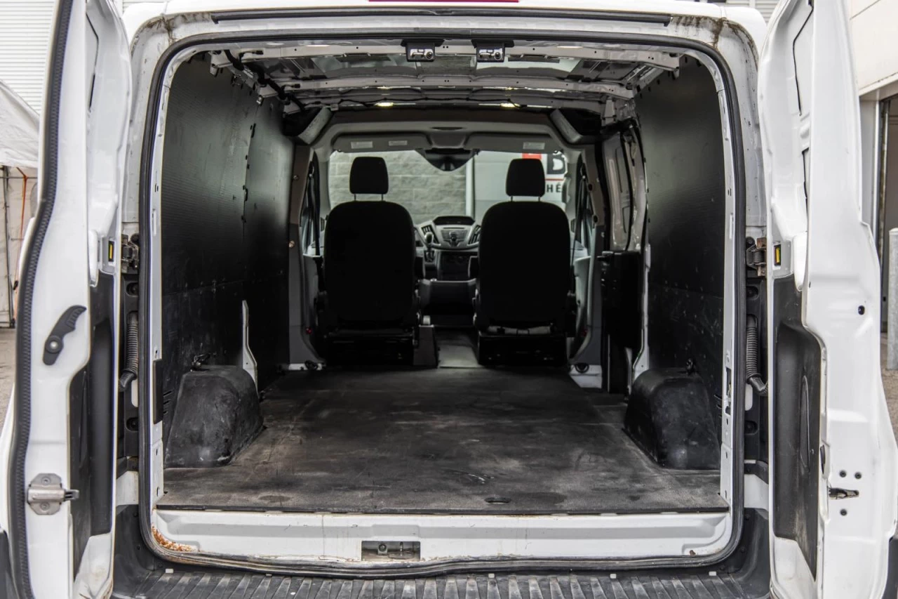 2017 Ford Transit Cargo Van T-250 148" Low Rf - GARANTIE 1 AN Main Image