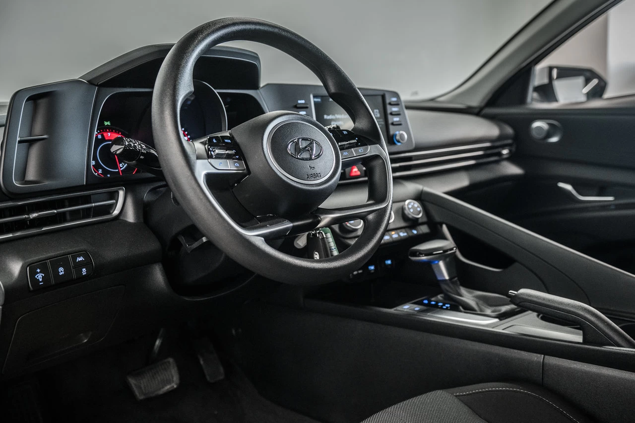 2023 Hyundai Elantra Essential Image principale