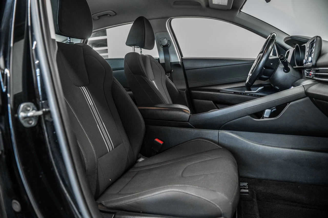 2021 Hyundai Elantra Preferred Main Image