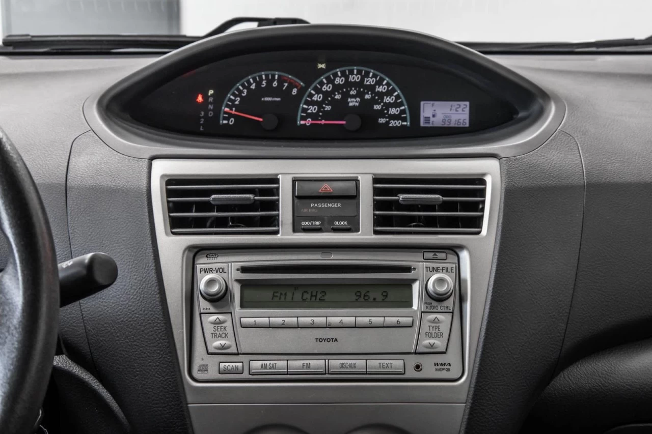 2010 Toyota Yaris Automatique + A/C BAS KM!!! Image principale