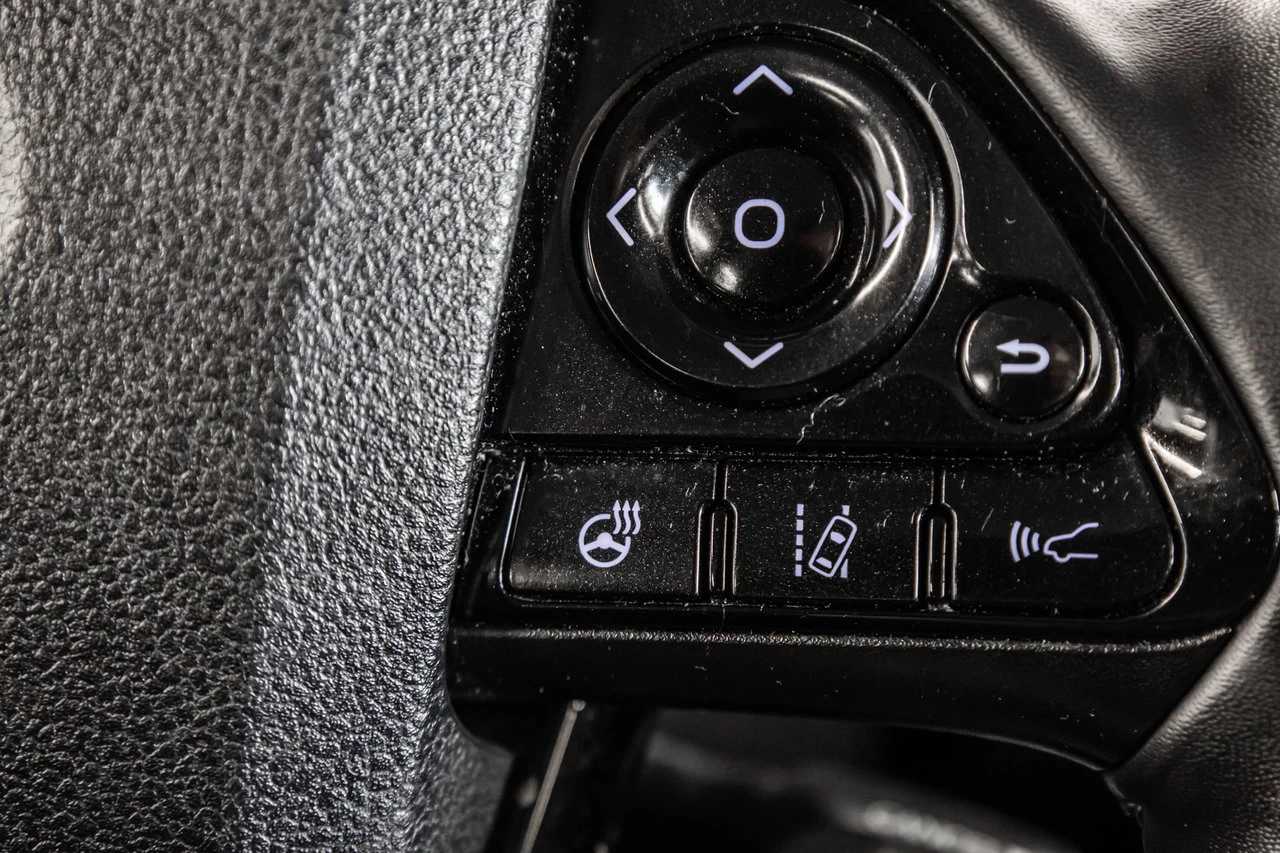 2019 Toyota Prius Tech. E-Awd Main Image