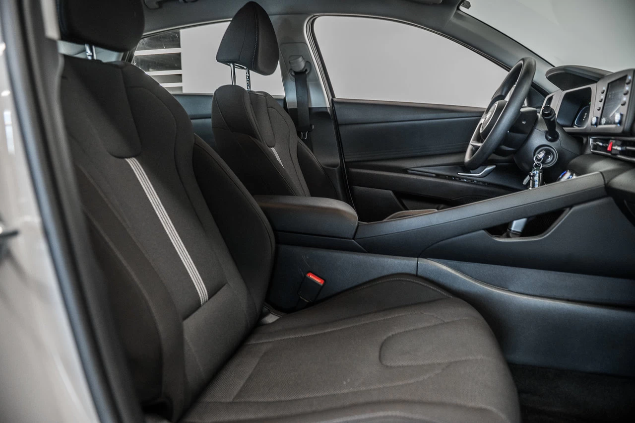 2024 Hyundai Elantra Essential Main Image