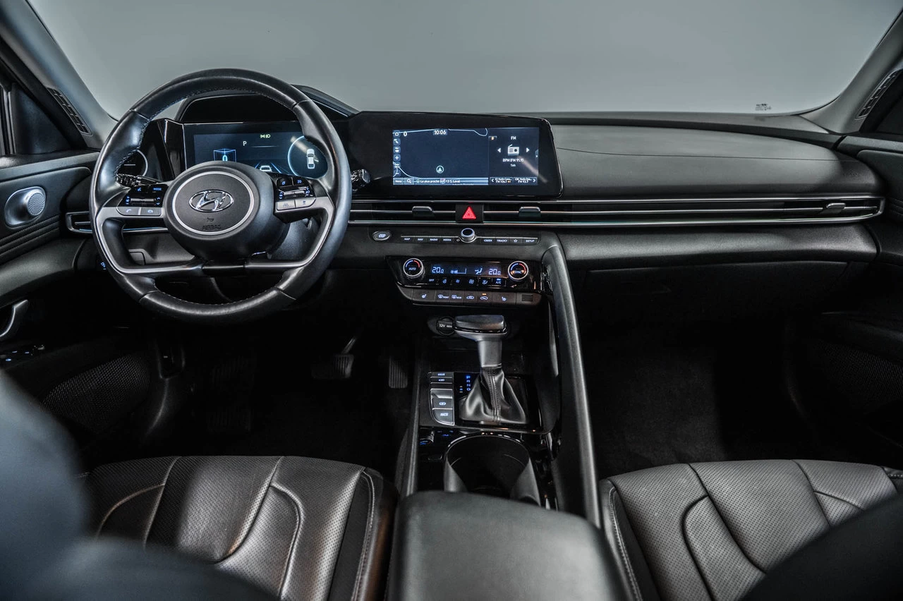 2023 Hyundai Elantra Luxury Main Image