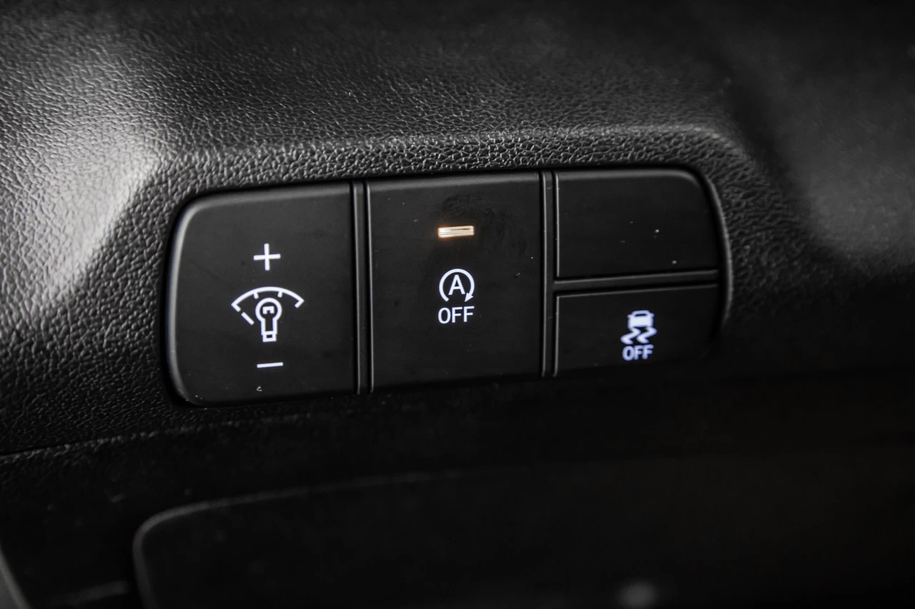 2024 Hyundai Elantra Essential Main Image