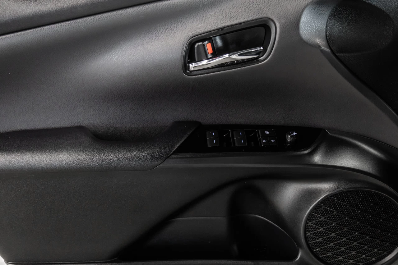 2019 Toyota Prius Tech. E-Awd Main Image