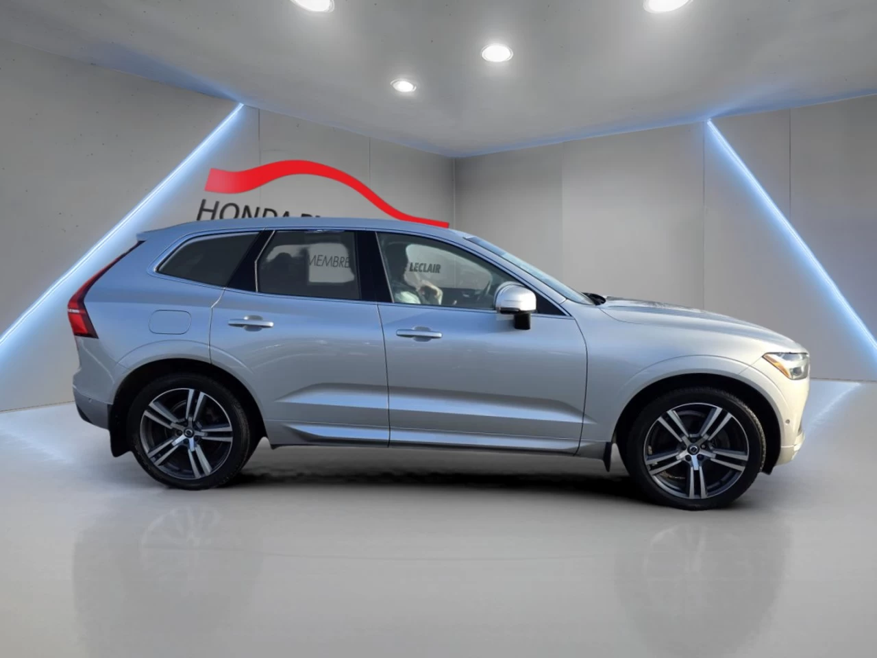 2019 Volvo XC60 T6 AWD Momentum Image principale