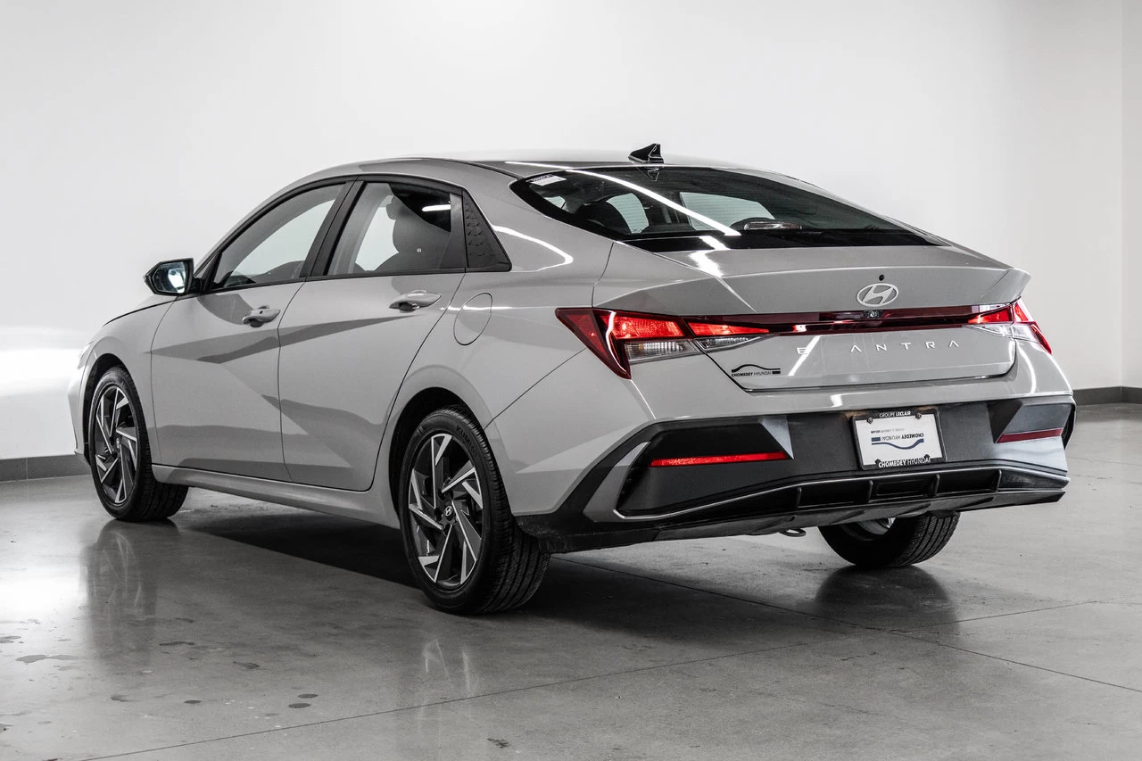 2024 Hyundai Elantra Preferred Tech Image principale